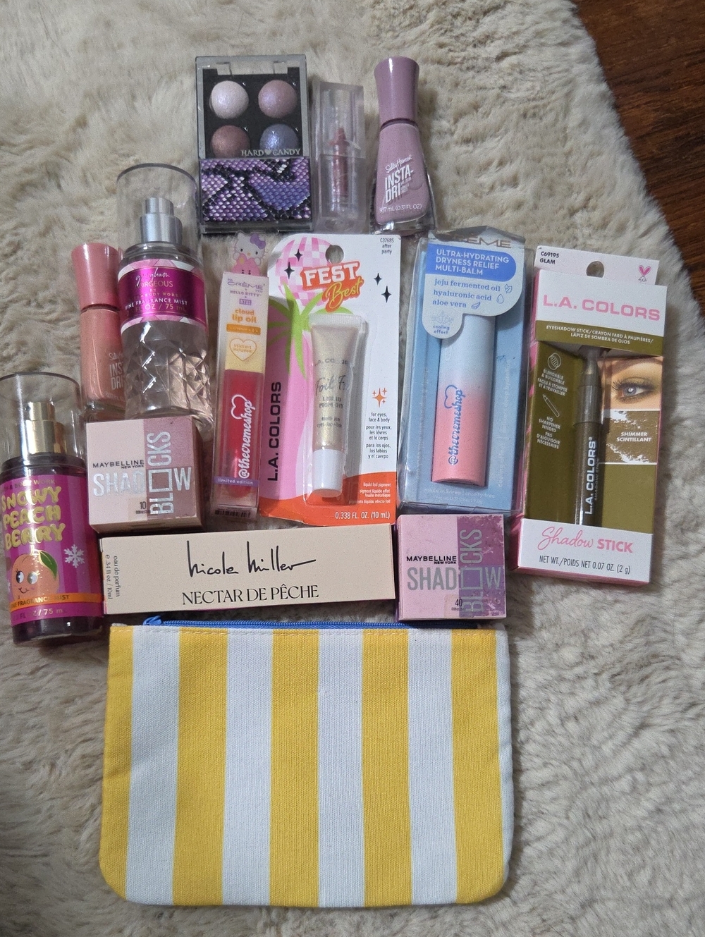 Makeup Bundle - Picture 1 of 8